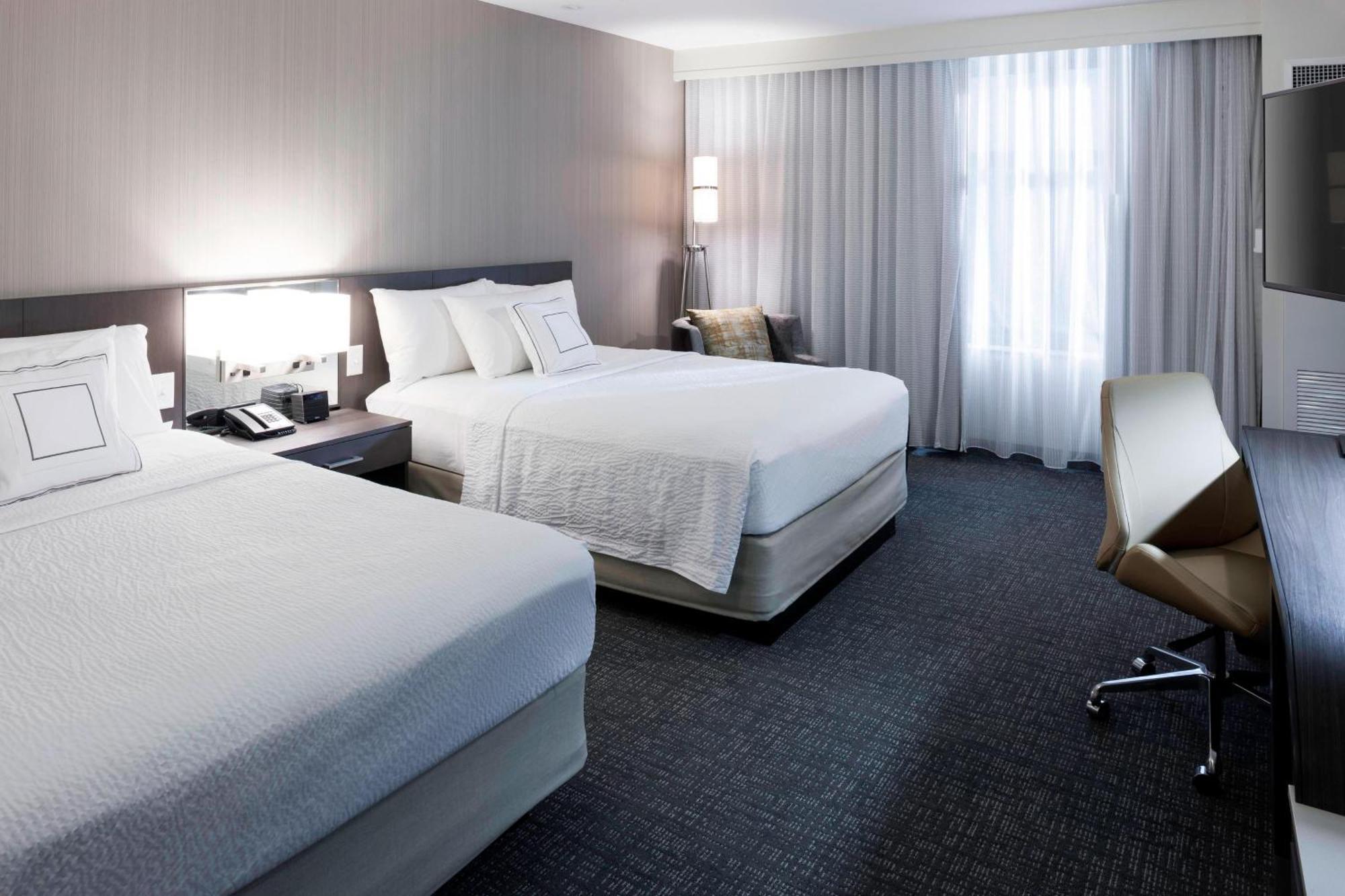 Готель Courtyard By Marriott Richmond Downtown Екстер'єр фото