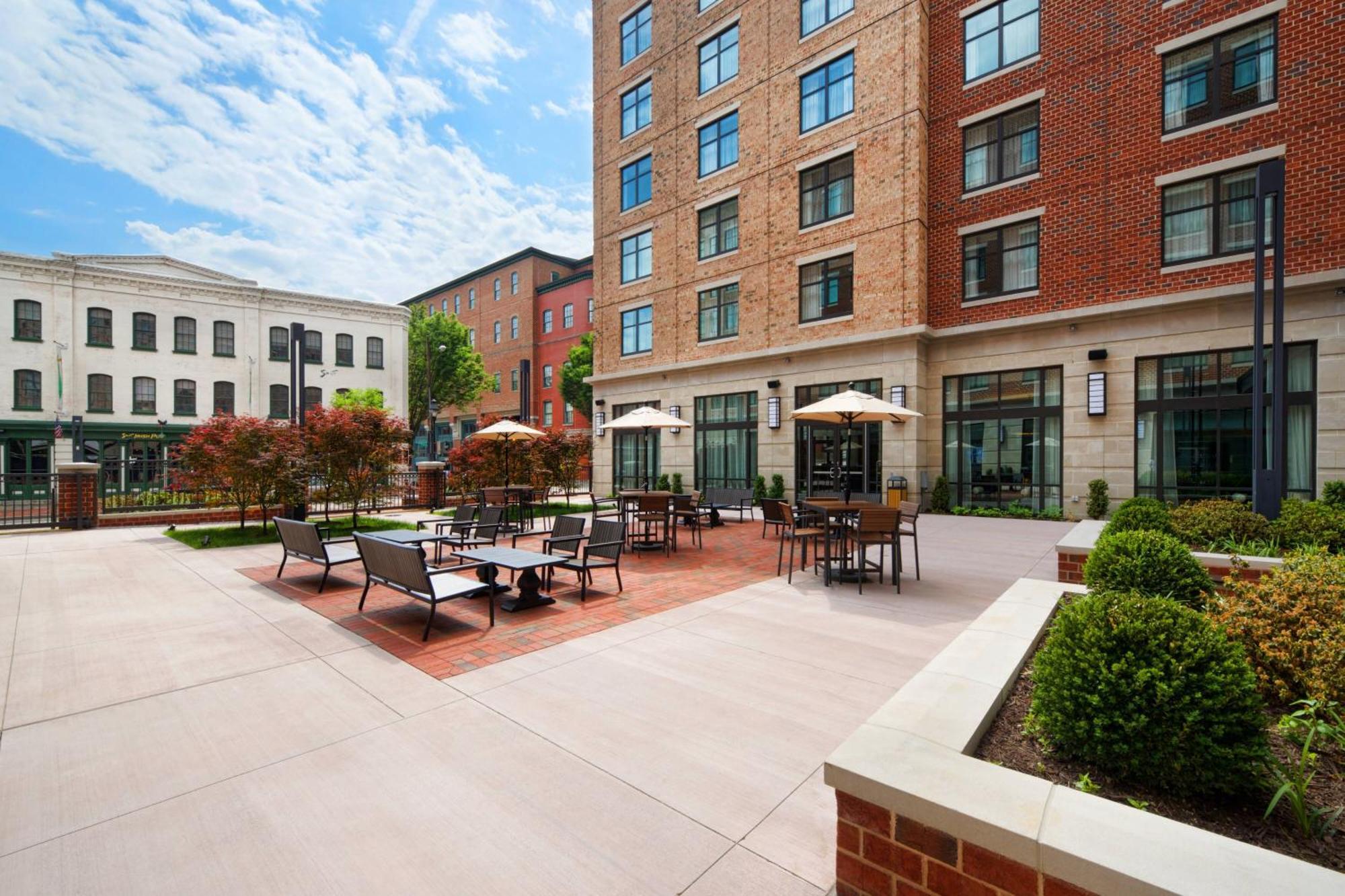 Готель Courtyard By Marriott Richmond Downtown Екстер'єр фото