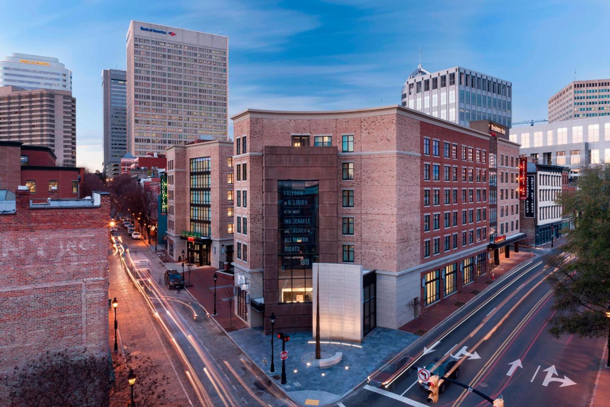 Готель Courtyard By Marriott Richmond Downtown Екстер'єр фото